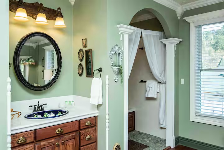Green Serene Suite bath